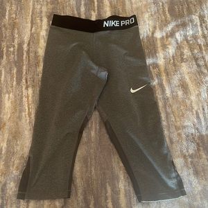 Nike pro girls size medium 7/8 years